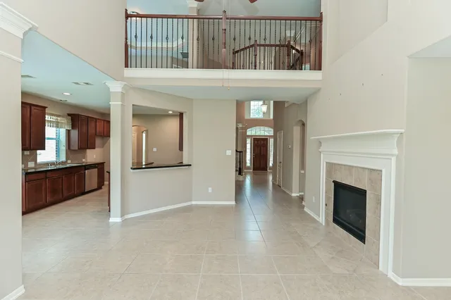 a view of an entryway with a livingroom