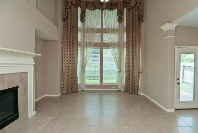 a view of a livingroom with a fireplace