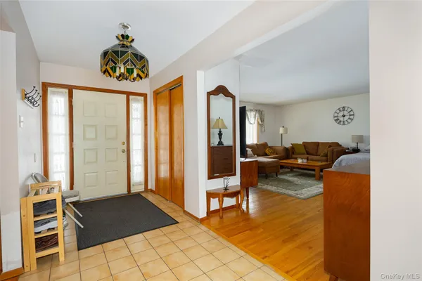 $849,000 | 21 Lounsbury Drive, Baldwin Place, NY 10505