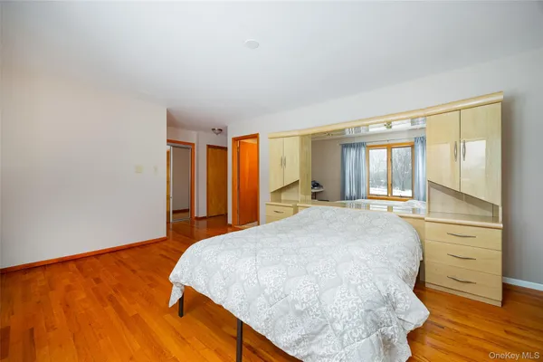$849,000 | 21 Lounsbury Drive, Baldwin Place, NY 10505