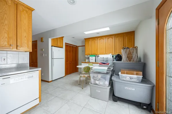 $849,000 | 21 Lounsbury Drive, Baldwin Place, NY 10505