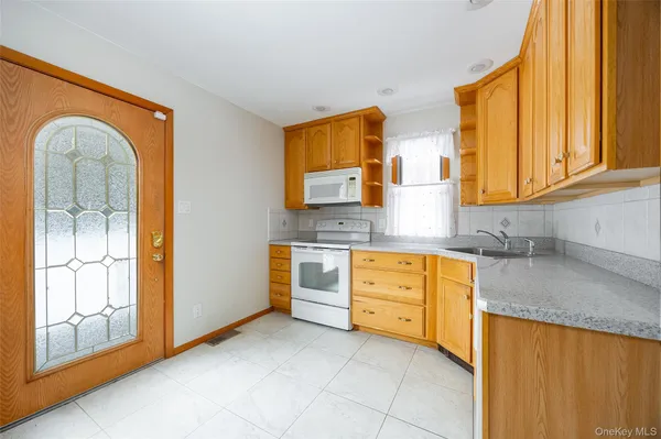$849,000 | 21 Lounsbury Drive, Baldwin Place, NY 10505