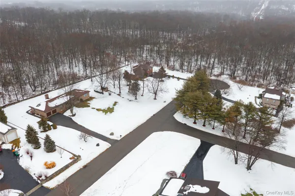 $849,000 | 21 Lounsbury Drive, Baldwin Place, NY 10505