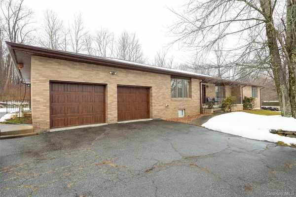 $849,000 | 21 Lounsbury Drive, Baldwin Place, NY 10505