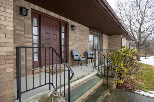 $849,000 | 21 Lounsbury Drive, Baldwin Place, NY 10505