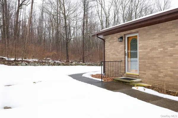 $849,000 | 21 Lounsbury Drive, Baldwin Place, NY 10505