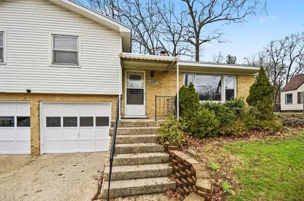 $287,000 | 3835 Burlingame Avenue Southwest, Wyoming, MI 49509