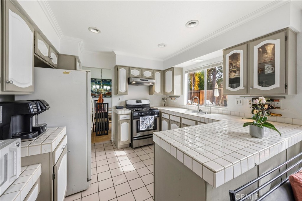 9338 Loquat Drive Riverside, CA 92508 - Photo 10 of 57