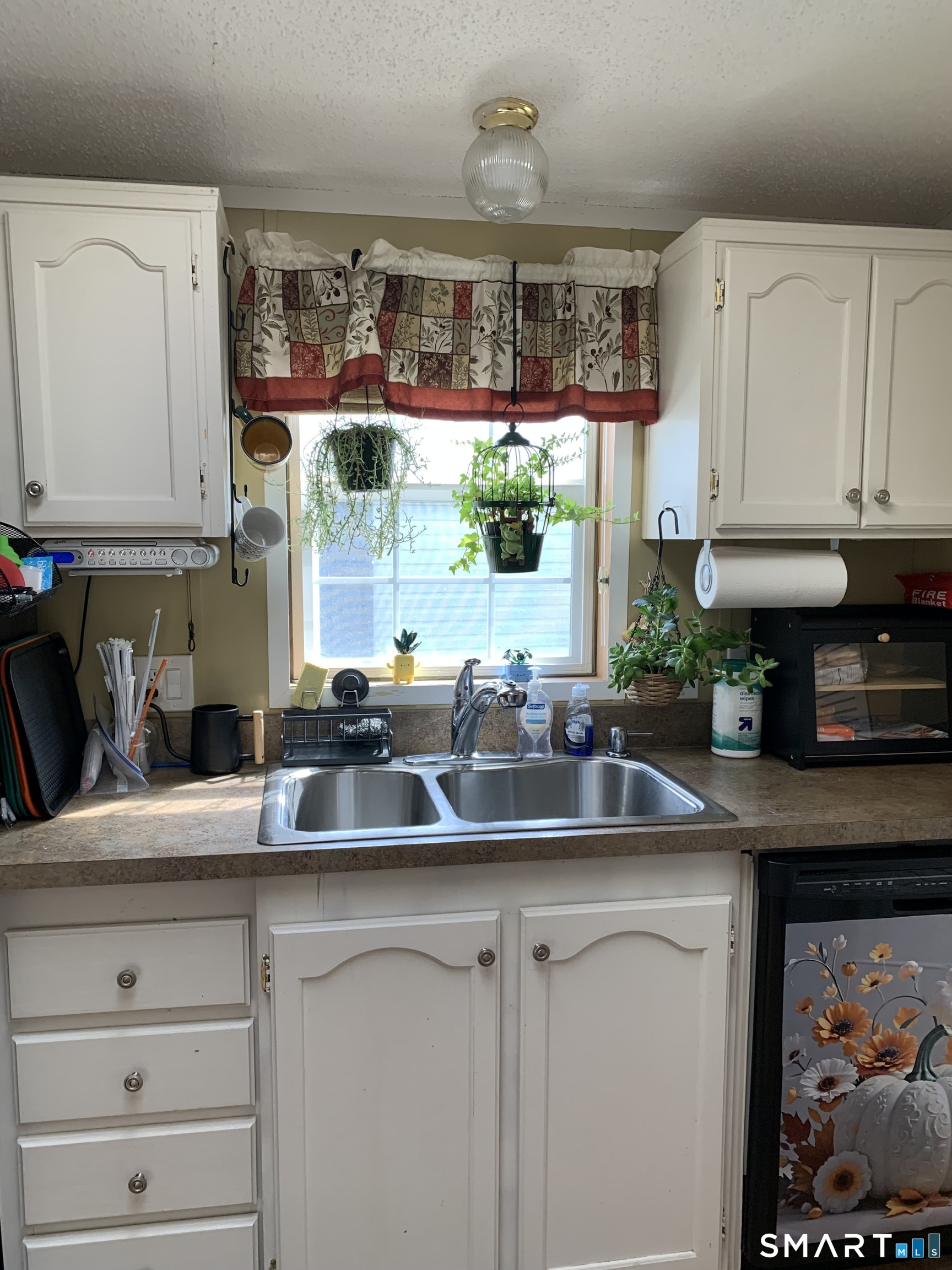 1012 Old Colony Road Meriden, CT 06451 - Photo 2 of 18