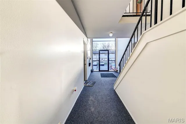 $159,900 | 10123 Sakura Drive, Unit A, St. Louis, MO 63128