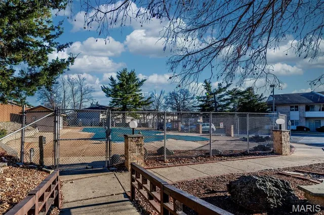 $159,900 | 10123 Sakura Drive, Unit A, St. Louis, MO 63128