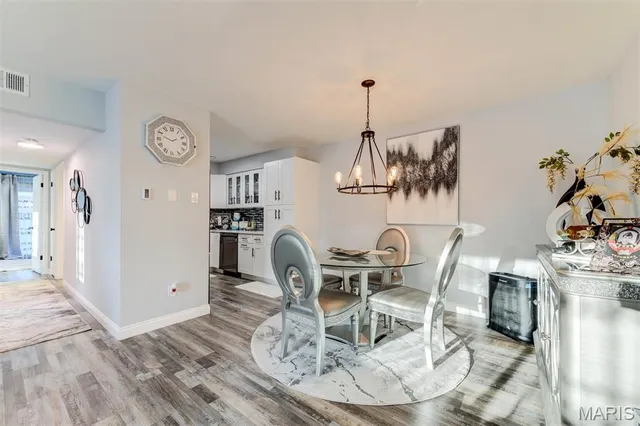 $159,900 | 10123 Sakura Drive, Unit A, St. Louis, MO 63128