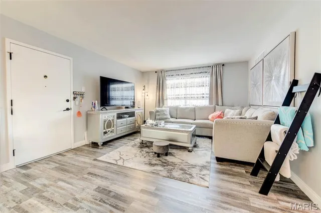 $159,900 | 10123 Sakura Drive, Unit A, St. Louis, MO 63128