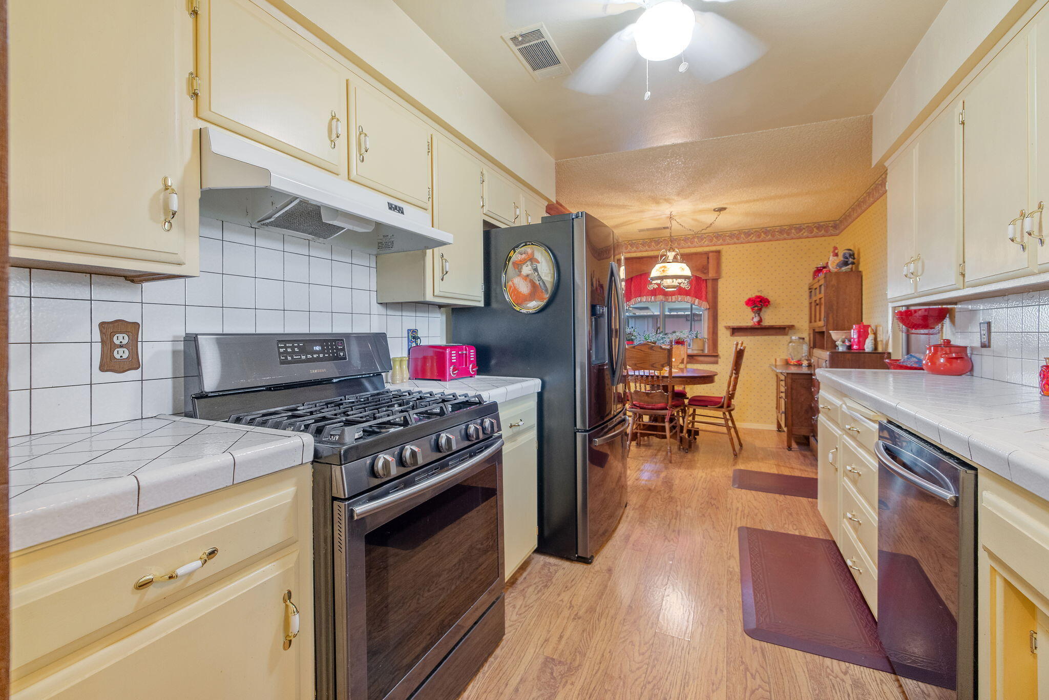 1009 South Rova Court Visalia, CA 93277 - Photo 15 of 57
