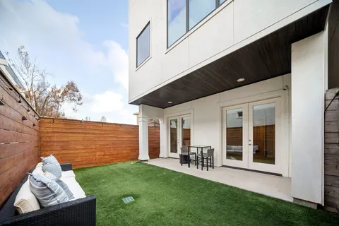 $1,050,000 | 306 West Saulnier Street, Houston, TX 77019