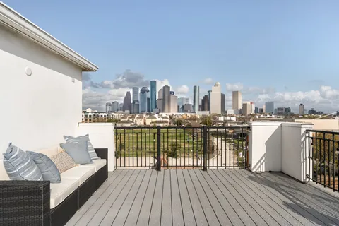 $1,050,000 | 306 West Saulnier Street, Houston, TX 77019