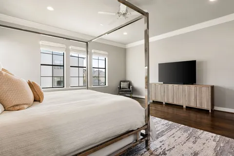 $1,050,000 | 306 West Saulnier Street, Houston, TX 77019