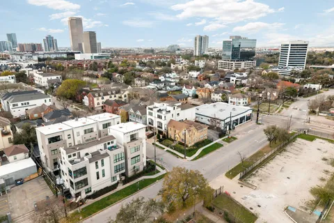 $1,050,000 | 306 West Saulnier Street, Houston, TX 77019