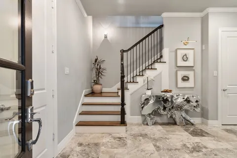 $1,050,000 | 306 West Saulnier Street, Houston, TX 77019
