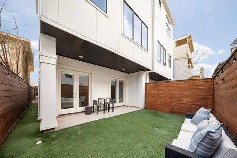 $1,050,000 | 306 West Saulnier Street, Houston, TX 77019