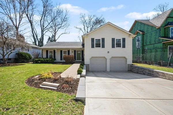$799,900 | 923 Oxford Road, Glen Ellyn, IL 60137