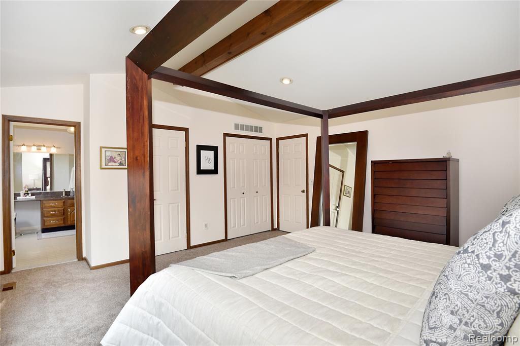 36780 Chesapeake Road Farmington Hills, MI 48335 - Photo 23 of 37 Gallery Image 23
