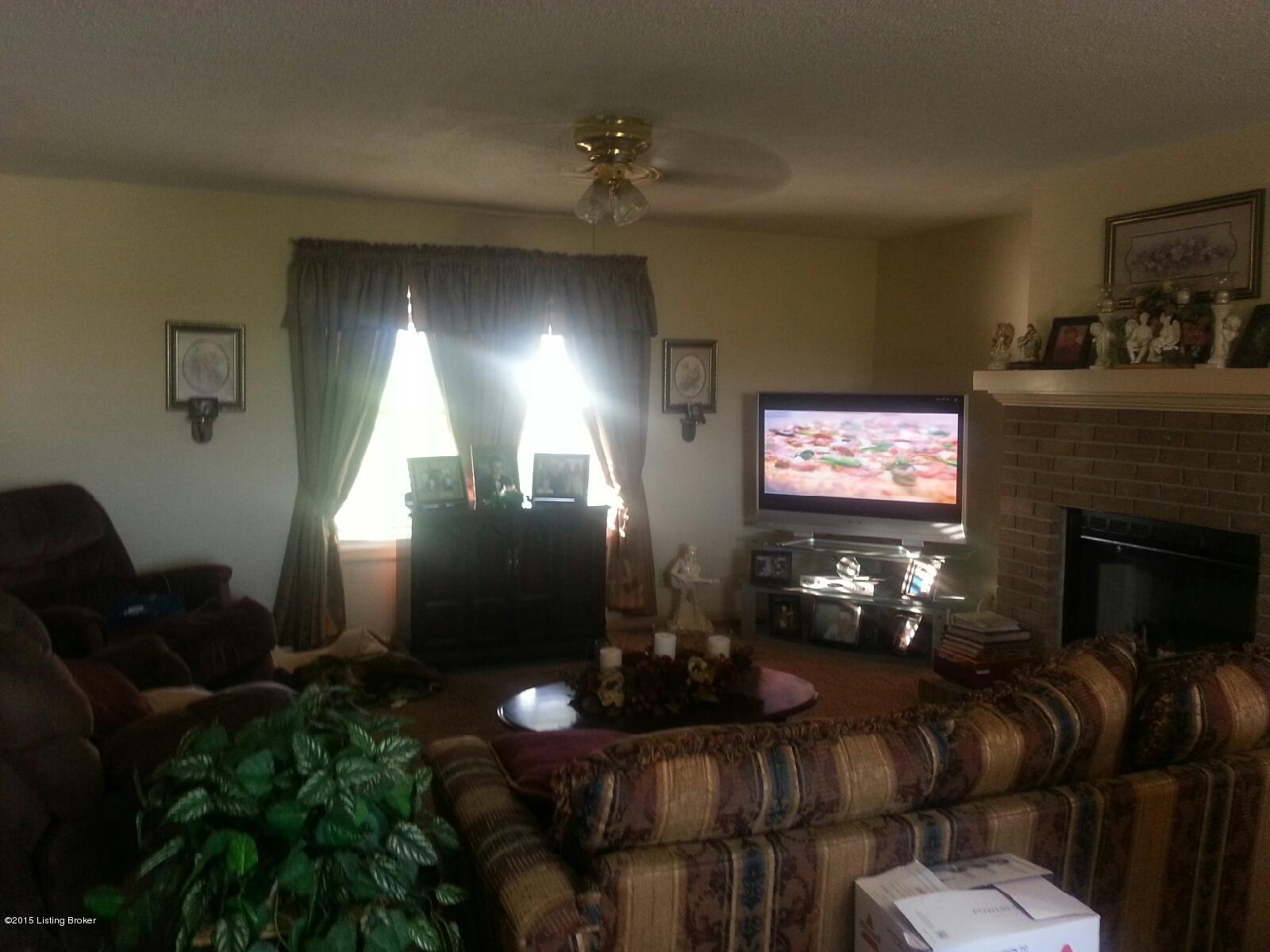 Living Room w FPL