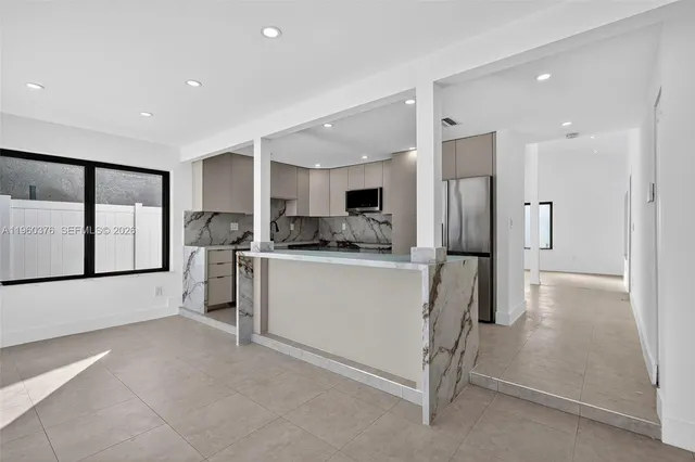 $5,500 | 20615 Northeast 9th Court, Miami, FL 33179