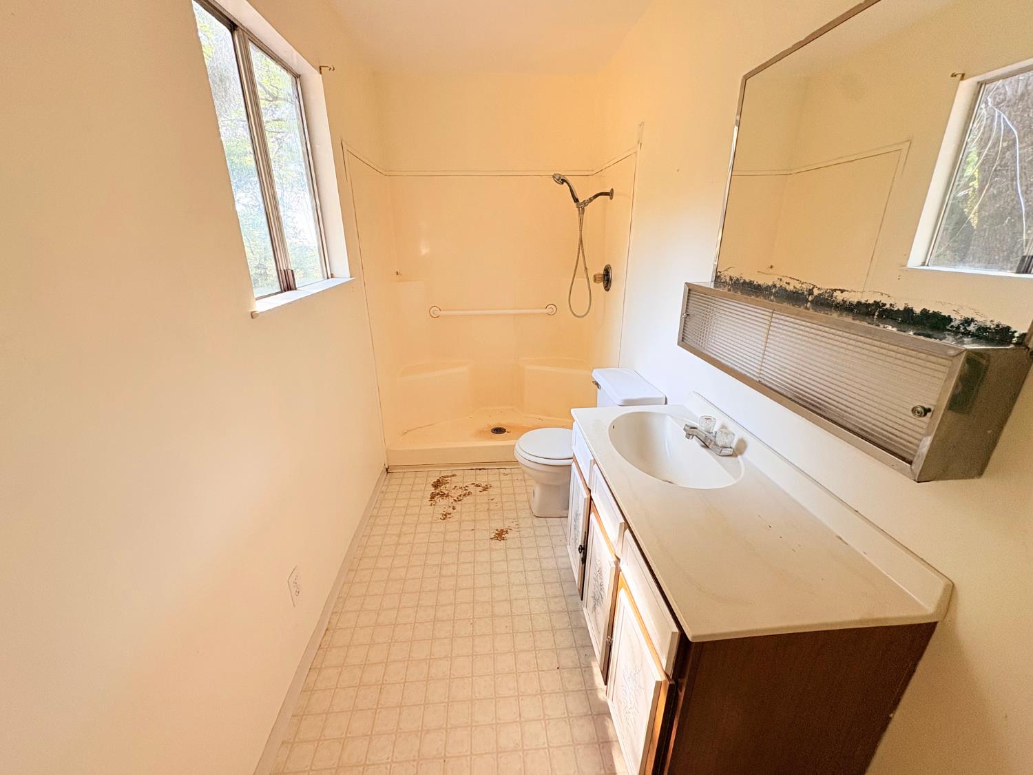 12063 Woodacre Road Grass Valley, CA 95949 - Photo 36 of 73 Primary bathroom, toilet not operational