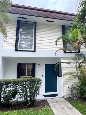 $319,900 | 3321 Farragut Street, Unit 7F, Hollywood, FL 33021