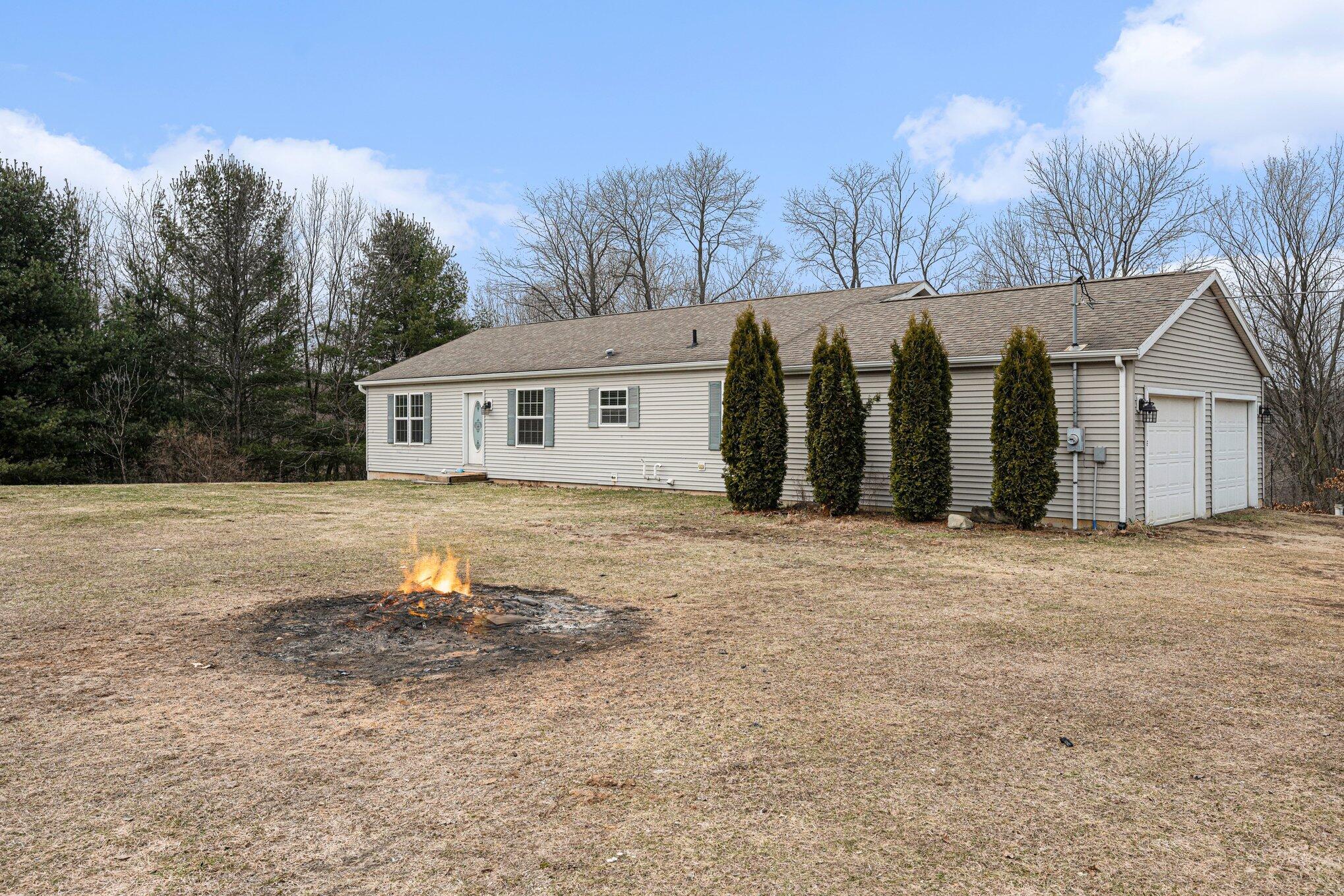 7776 Taylor Ridge Drive Delton, MI 49046 - Photo 3 of 26 004_file_7755