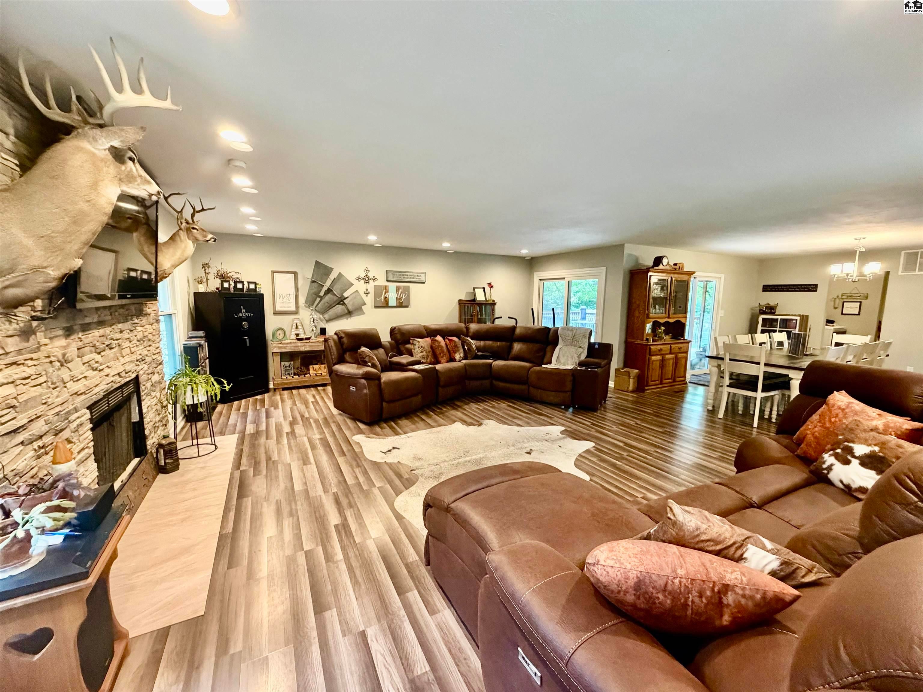 7017 Valley Road Hutchinson, KS 67502 - Photo 5 of 41 Gallery Image 5