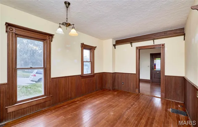 $1 | 201 West 2nd Street, Hermann, MO 65041