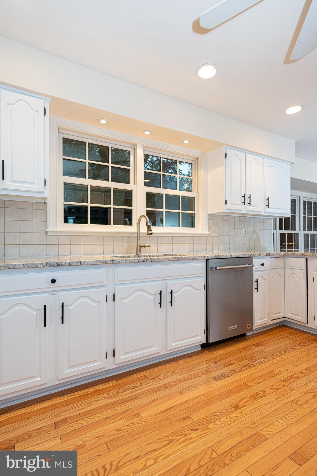 9702 Rambling Ridge Court Fairfax Station, VA 22039 - Photo 19 of 78 Freshly updated kitchen