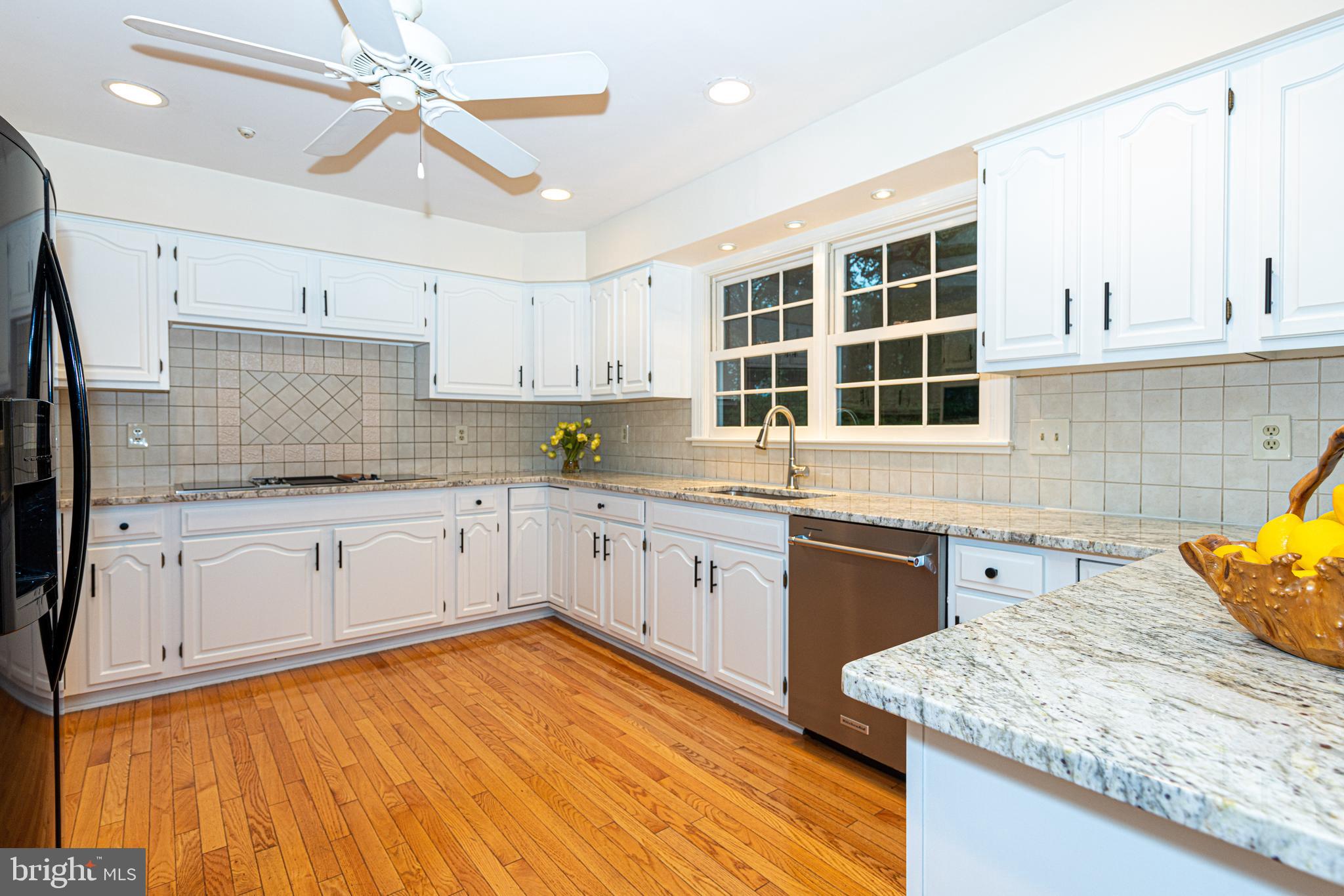 9702 Rambling Ridge Court Fairfax Station, VA 22039 - Photo 21 of 78 Truly a large kitchen
