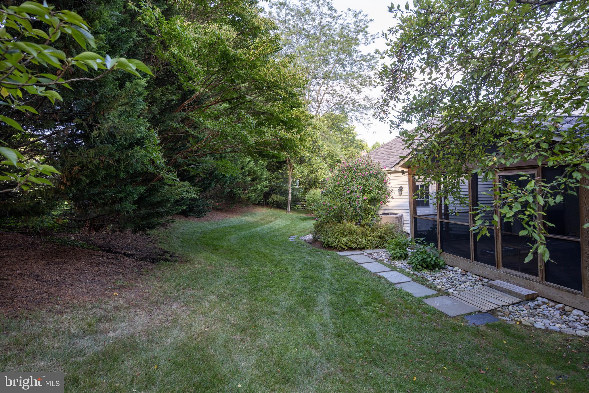 9702 Rambling Ridge Court Fairfax Station, VA 22039 - Photo 53 of 78 Large private side yard