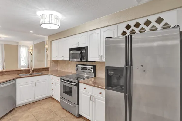 $4,200 | 1900 Oceanwalk Lane, Unit 115, Lauderdale-by-the-Sea, FL 33062