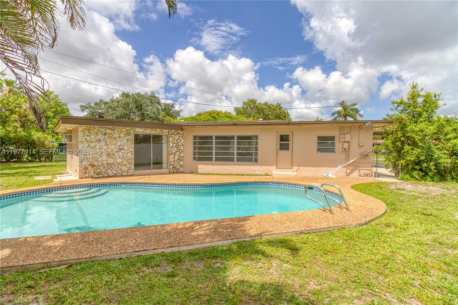 192 Southwest 62nd Terrace Plantation, FL 33317 - Photo 1 of 49