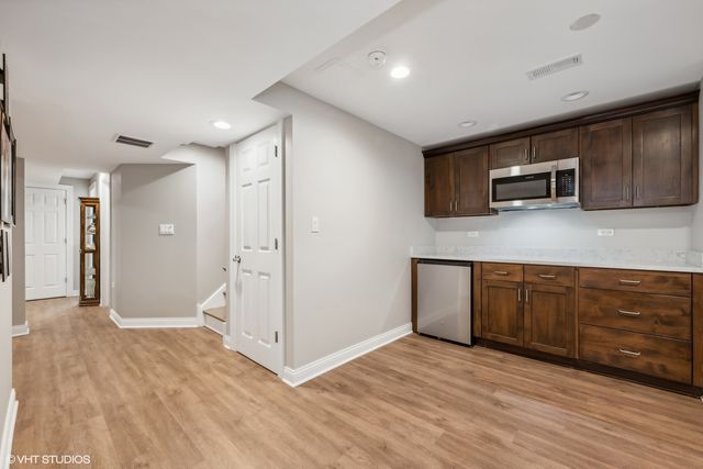 $525,000 | 841 Sutton Court, Lincolnshire, IL 60069