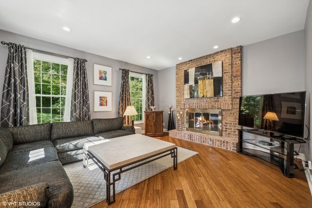 $525,000 | 841 Sutton Court, Lincolnshire, IL 60069