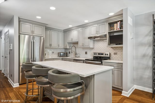 $525,000 | 841 Sutton Court, Lincolnshire, IL 60069