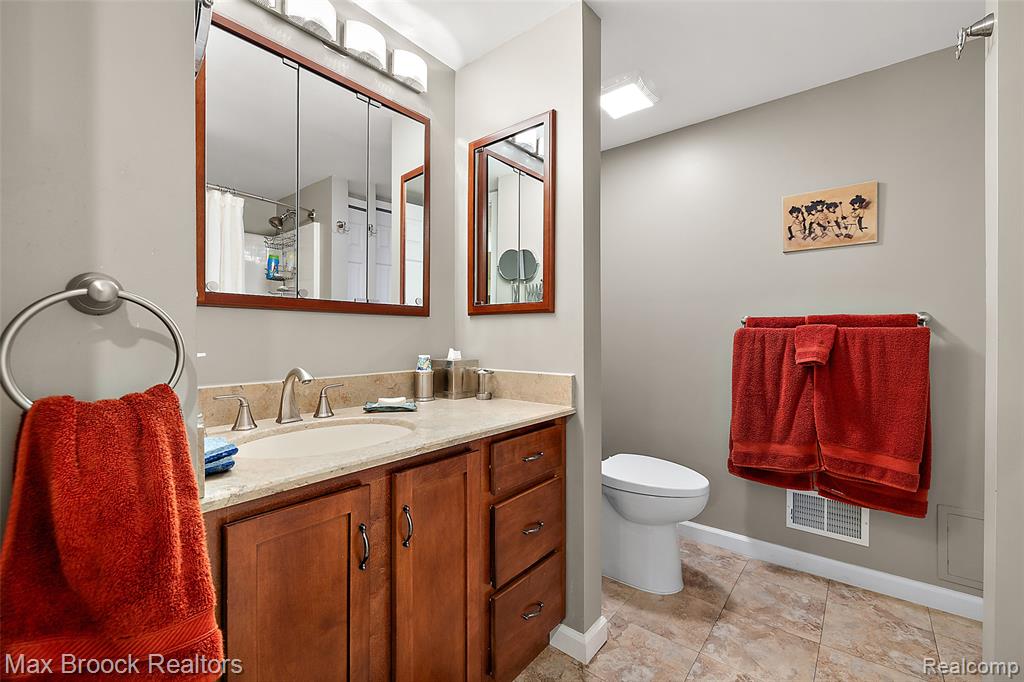 46784 Country Lane Macomb, MI 48044 - Photo 21 of 29