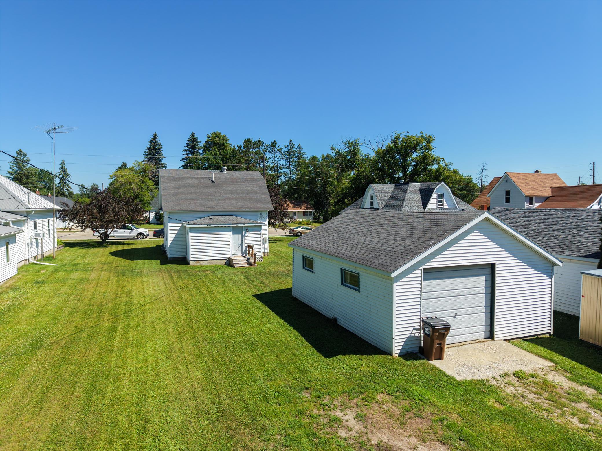 313 East Minnesota Avenue Sebeka, MN 56477 - Photo 4 of 32