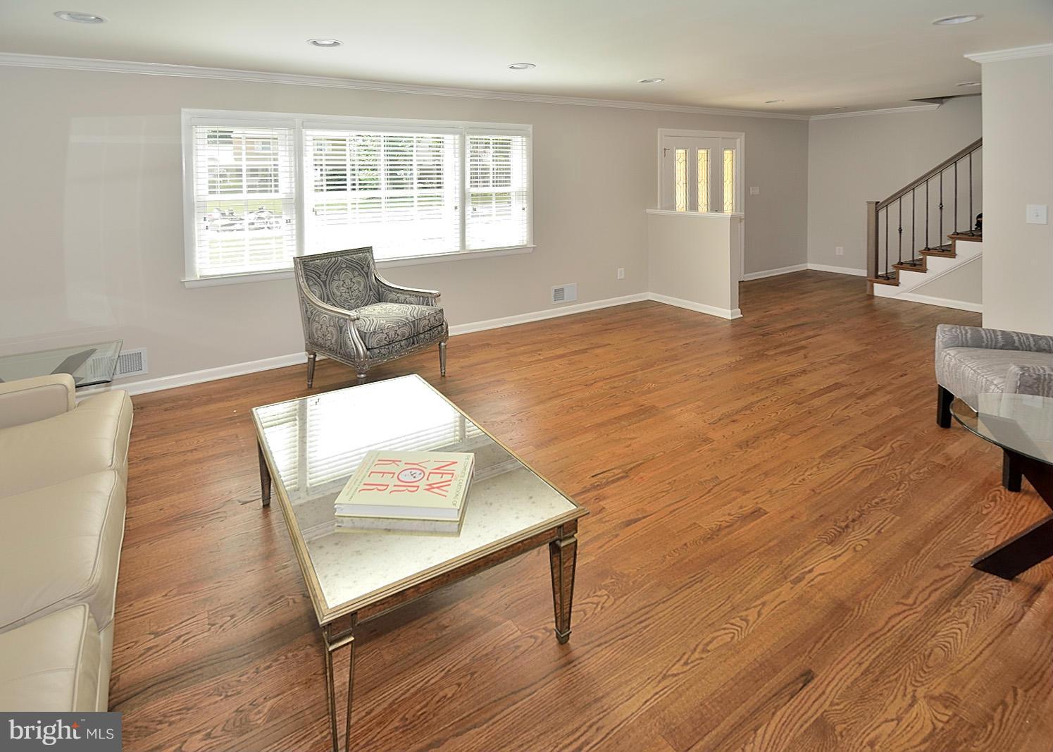6013 Sherborn Lane Springfield, VA 22152 - Photo 2 of 24 Living Room
