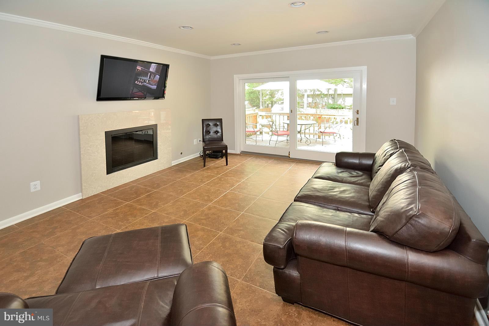 6013 Sherborn Lane Springfield, VA 22152 - Photo 11 of 24 Family Room