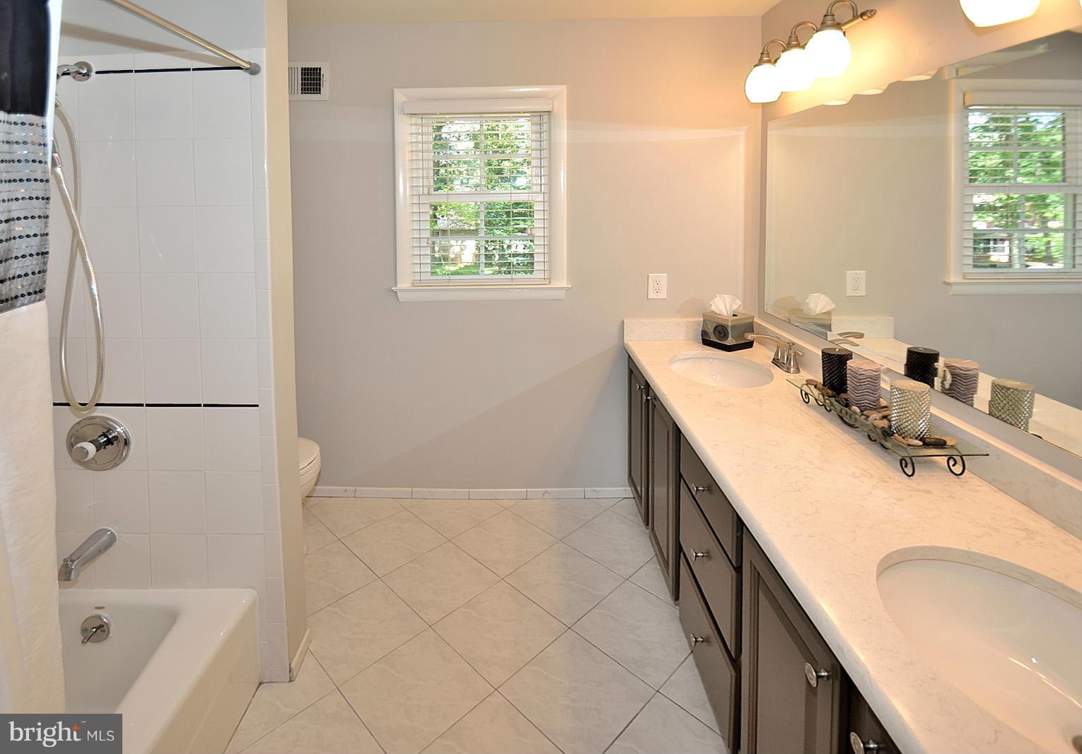6013 Sherborn Lane Springfield, VA 22152 - Photo 15 of 24 Bath
