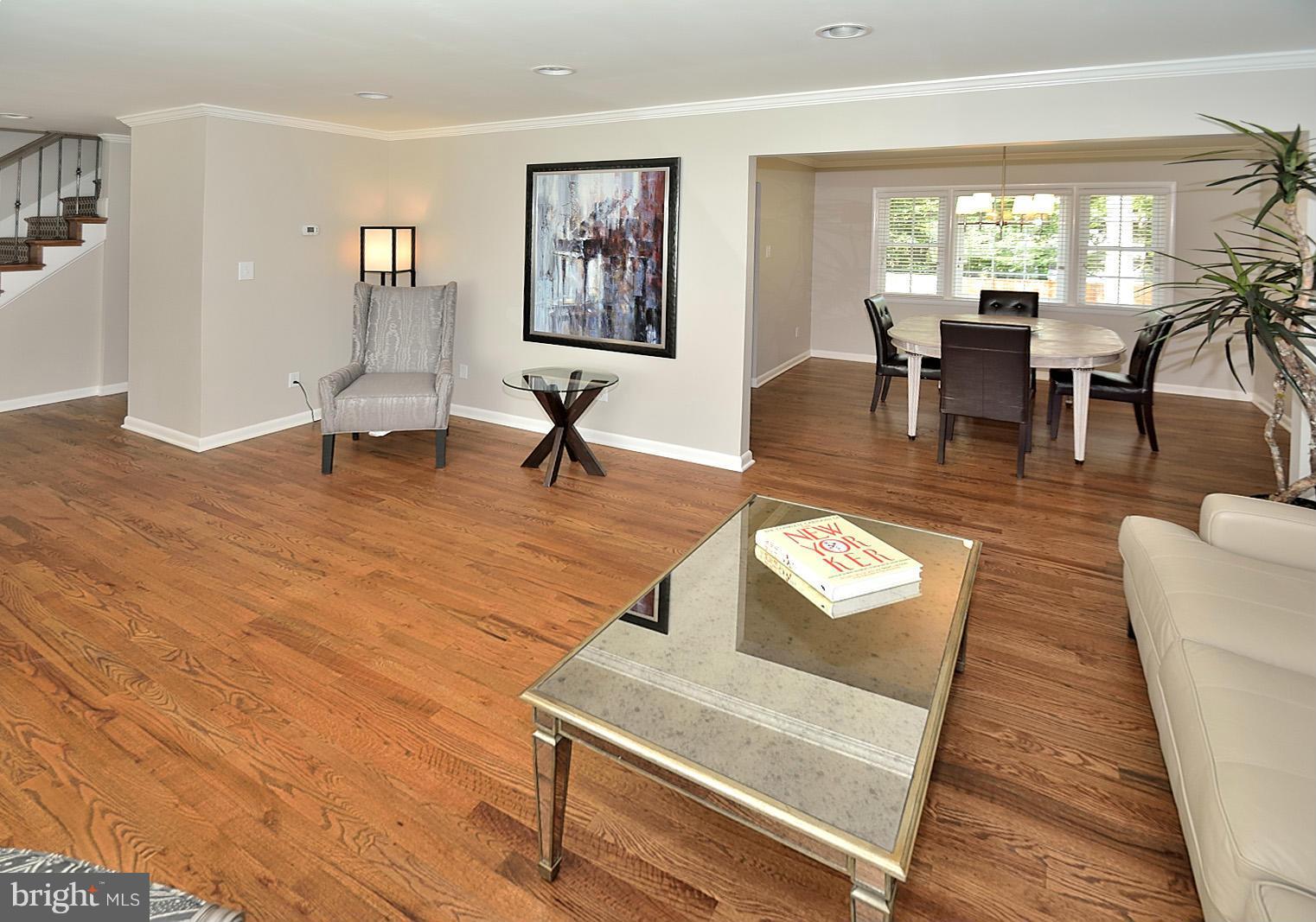 6013 Sherborn Lane Springfield, VA 22152 - Photo 3 of 24 Living Room