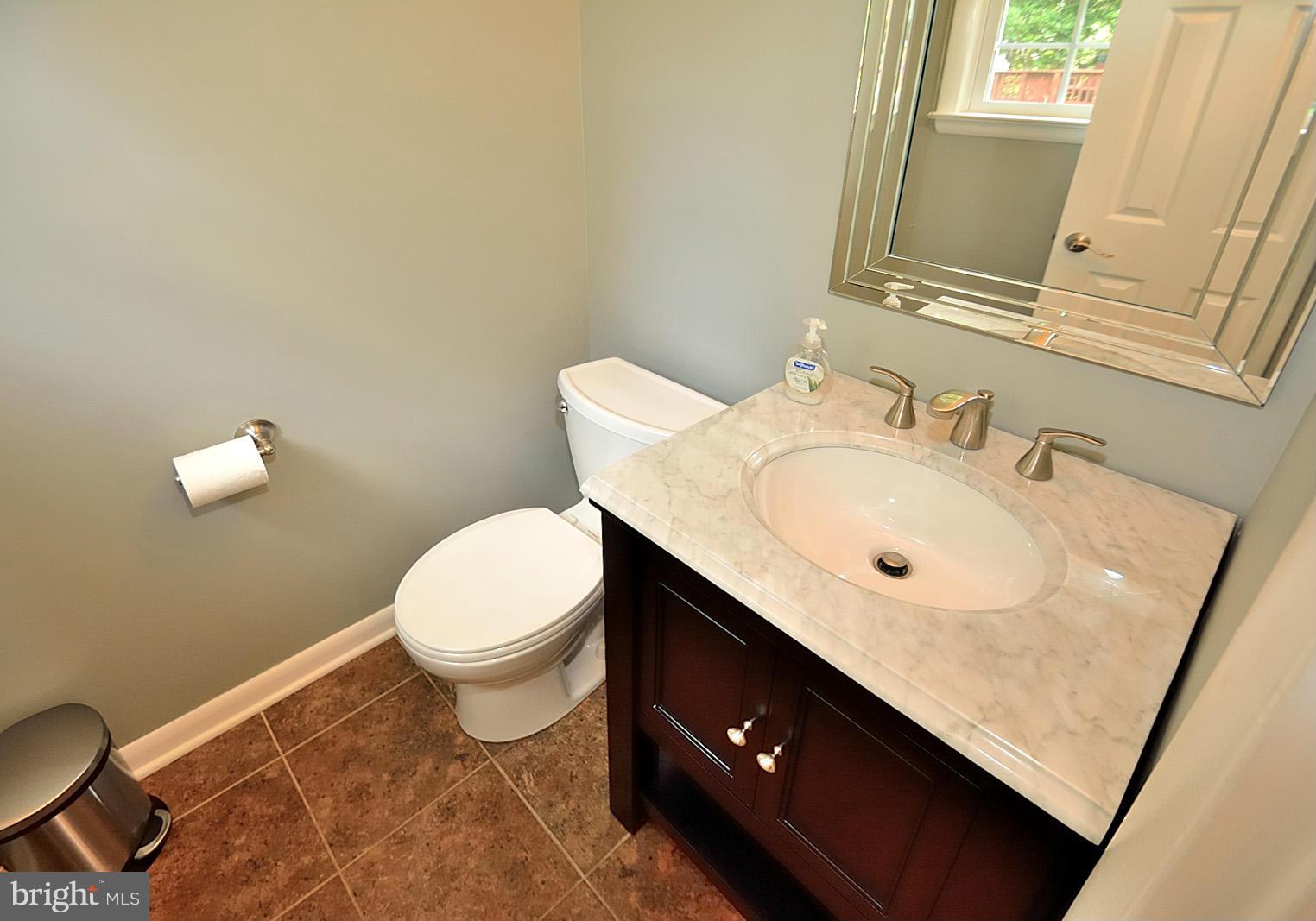 6013 Sherborn Lane Springfield, VA 22152 - Photo 22 of 24 Bath