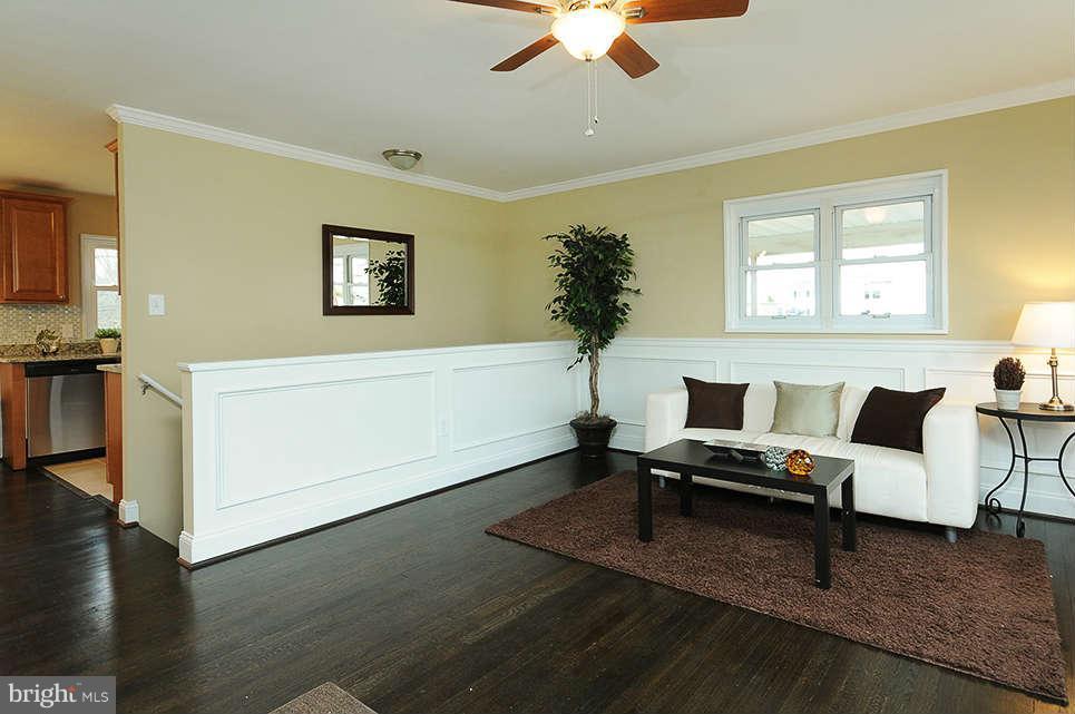 725 Crosby Road Baltimore, MD 21228 - Photo 3 of 24 a living room with furniture and a potted plant