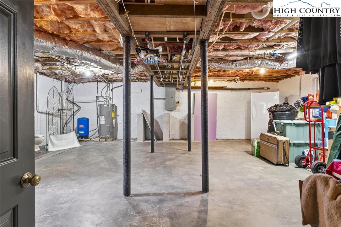 370 Osee Road Sparta, NC 28675 - Photo 25 of 36 a view of a room with gym equipment